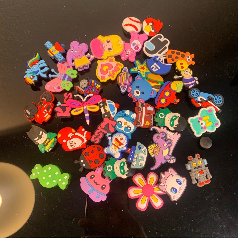 Croc Charms (42)